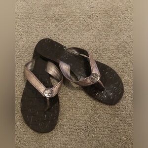Tory Burch Thora Thong Pewter Metallic  Glitter Leather Sandals Logo SZ 8